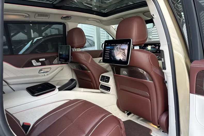 Mercedes-Benz GLS 600 (Clasa GLS) din 2023 cu 12.115 km - oferta MER249262 - foto 12