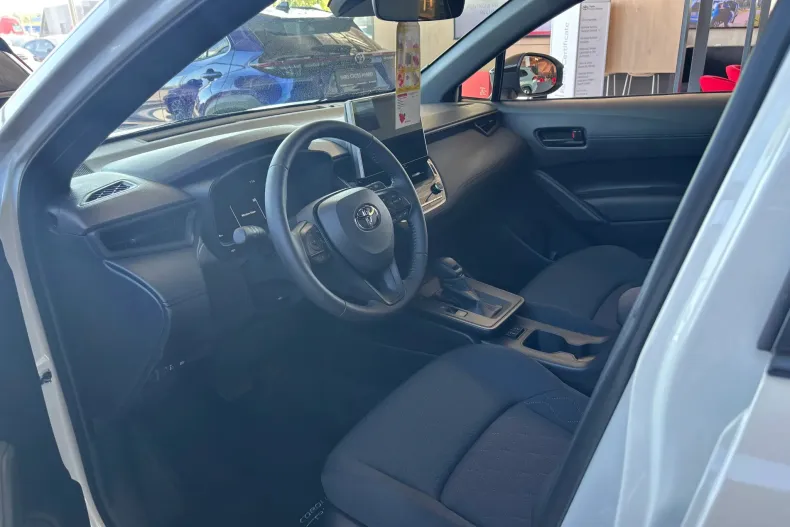 Toyota Corolla Cross din 2026 cu 5 km - oferta TOY249280 - foto 6