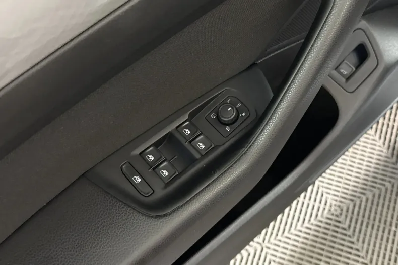 Volkswagen Passat din 2022 cu 82.542 km - oferta VOL249287 - foto 14