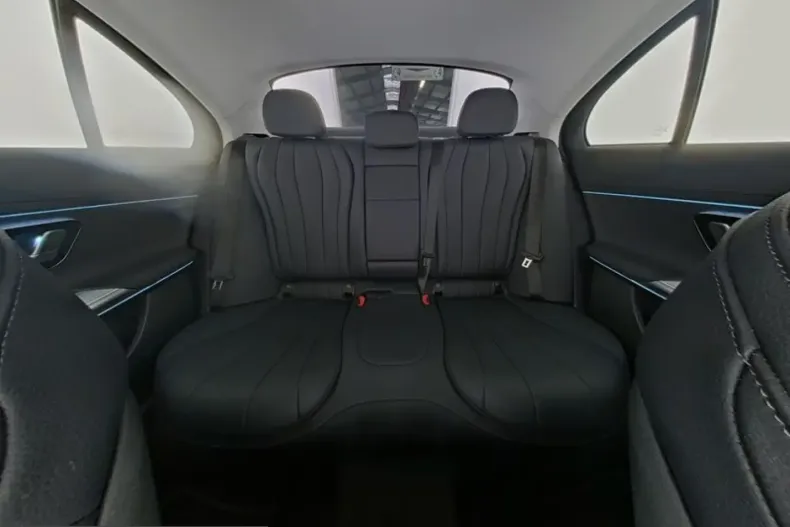 Mercedes-Benz E 220 (Clasa E) din 2025 cu 43.142 km - oferta MER249289 - foto 9