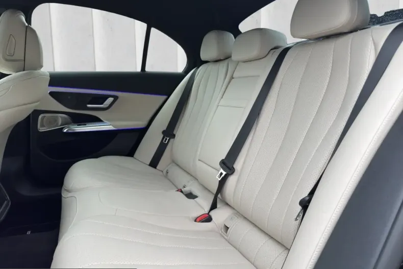 Mercedes-Benz E 200 (Clasa E) din 2025 cu 15.985 km - oferta MER249291 - foto 9