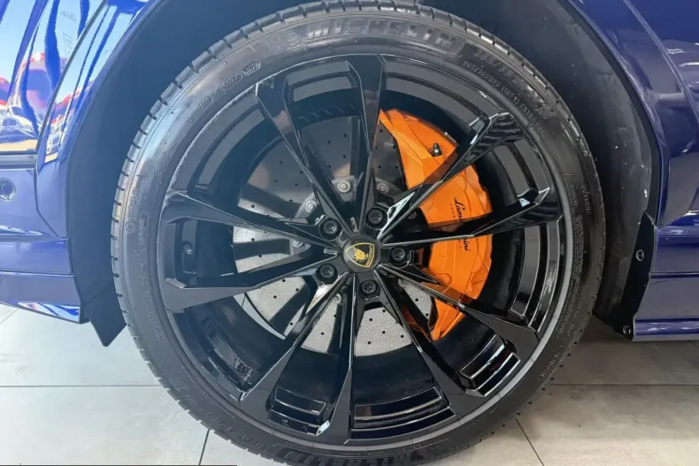 Lamborghini Urus din 2025 cu 9.900 km - oferta LAM249317 - foto 8