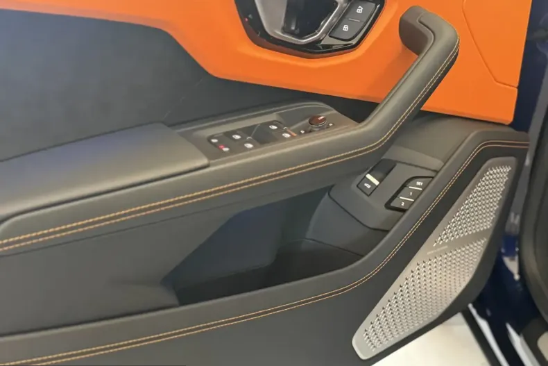Lamborghini Urus din 2025 cu 9.900 km - oferta LAM249317 - foto 23