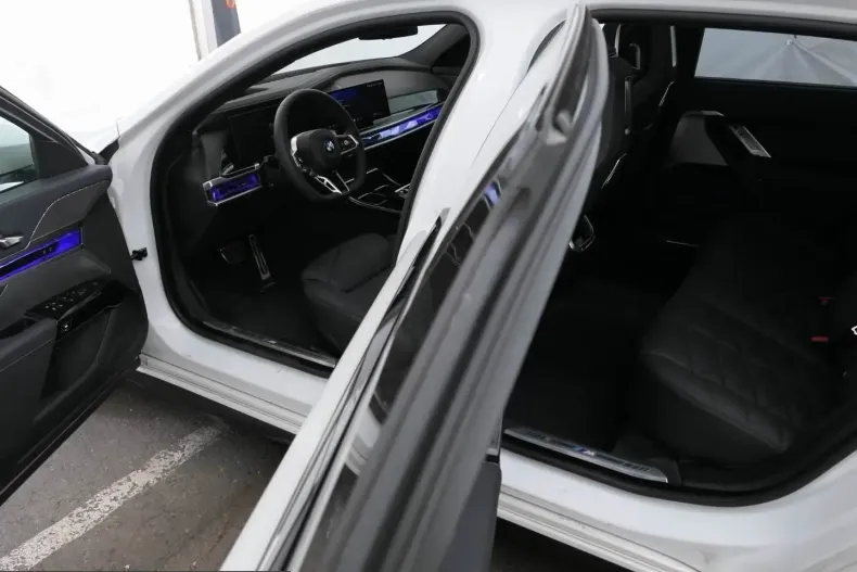 BMW 740 (Seria 7) din 2025 cu 27.934 km - oferta BMW249318 - foto 5