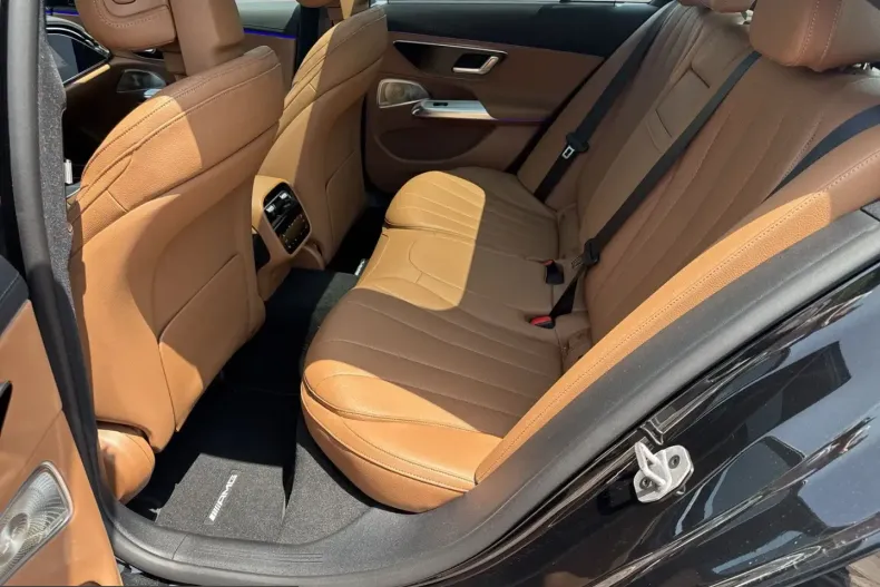 Mercedes-Benz E 300 (Clasa E) din 2025 cu 23.500 km - oferta MER249325 - foto 10