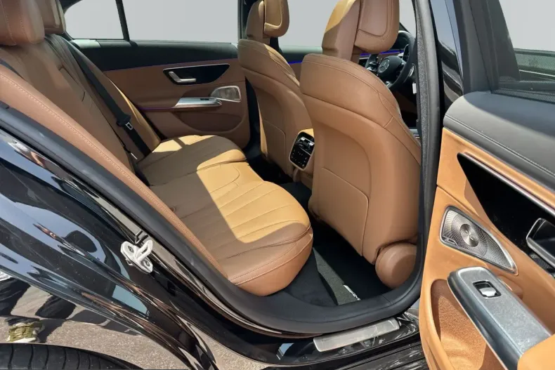 Mercedes-Benz E 300 (Clasa E) din 2025 cu 23.500 km - oferta MER249325 - foto 11