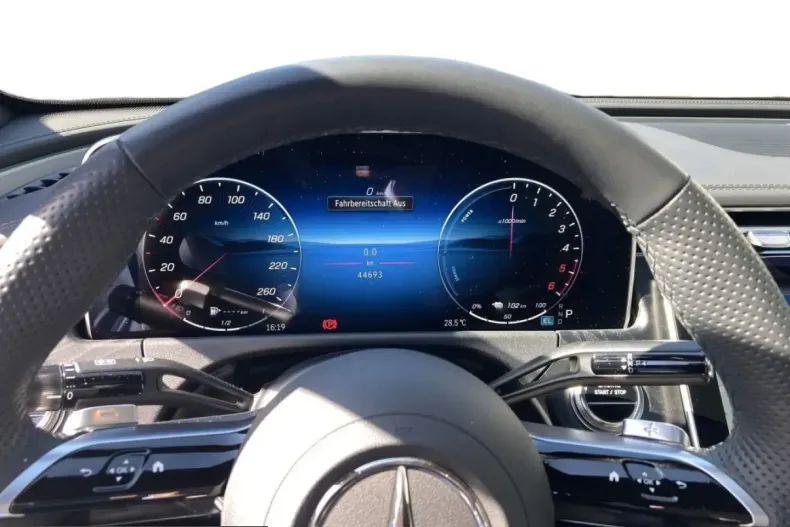 Mercedes-Benz E 300 (Clasa E) din 2025 cu 49.552 km - oferta MER249326 - foto 8