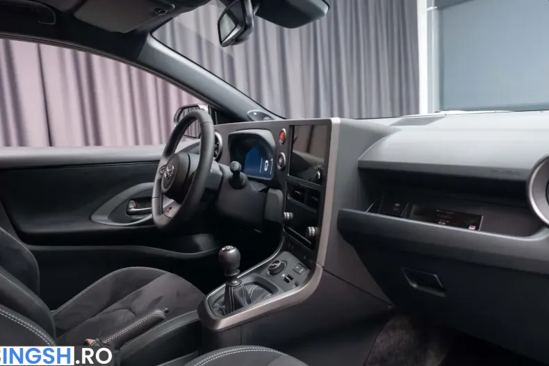 Toyota Yaris GR din 2025 cu 400 km - oferta TOY249335 - foto 8