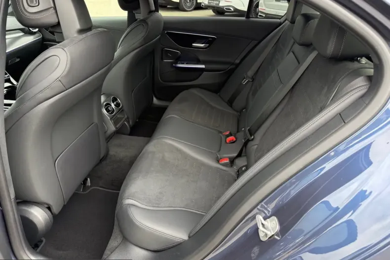 Mercedes-Benz C 300 (Clasa C) din 2025 cu 21.214 km - oferta MER249344 - foto 9
