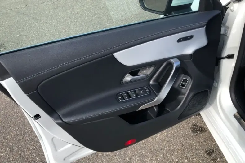 Mercedes-Benz CLA 250 (Clasa CLA) din 2023 cu 79.238 km - oferta MER249346 - foto 16