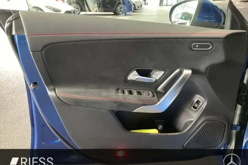Mercedes-Benz CLA 250 (Clasa CLA) din 2025 cu 8.969 km - oferta MER249361 - foto 11
