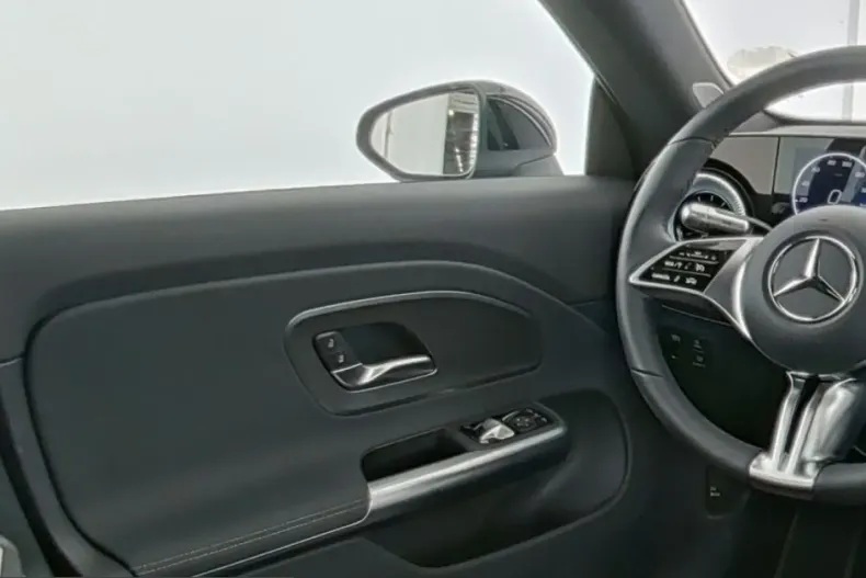 Mercedes-Benz CLA 250 (Clasa CLA) din 2025 cu 22.356 km - oferta MER249377 - foto 4