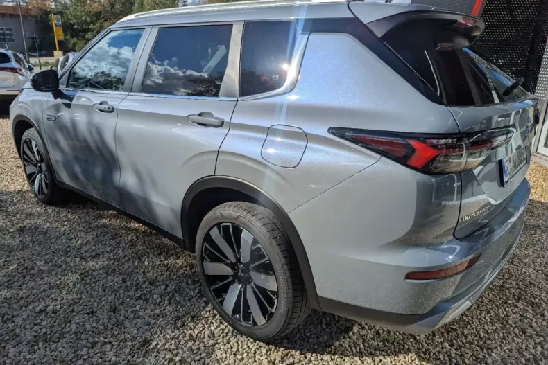 Mitsubishi Outlander din 2025 cu 7.270 km - oferta MIT249412 - foto 4