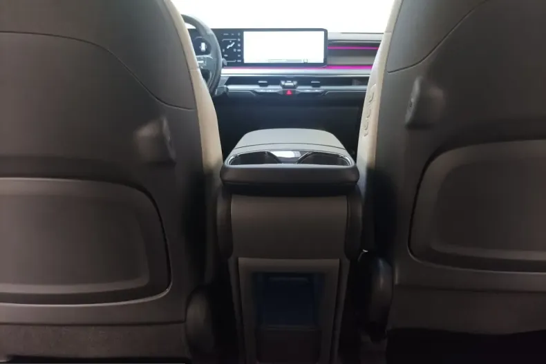 Kia EV9 din 2024 cu 23.214 km - oferta KIA249418 - foto 17