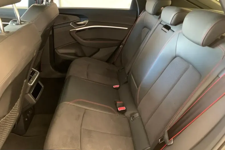 Audi Q8 din 2024 cu 73.000 km - oferta AUD249435 - foto 8