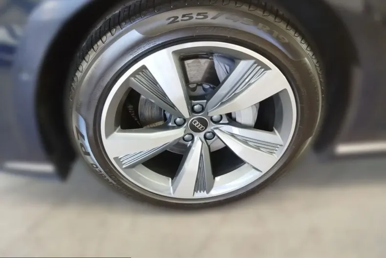 Audi A8 din 2023 cu 67.200 km - oferta AUD249436 - foto 3