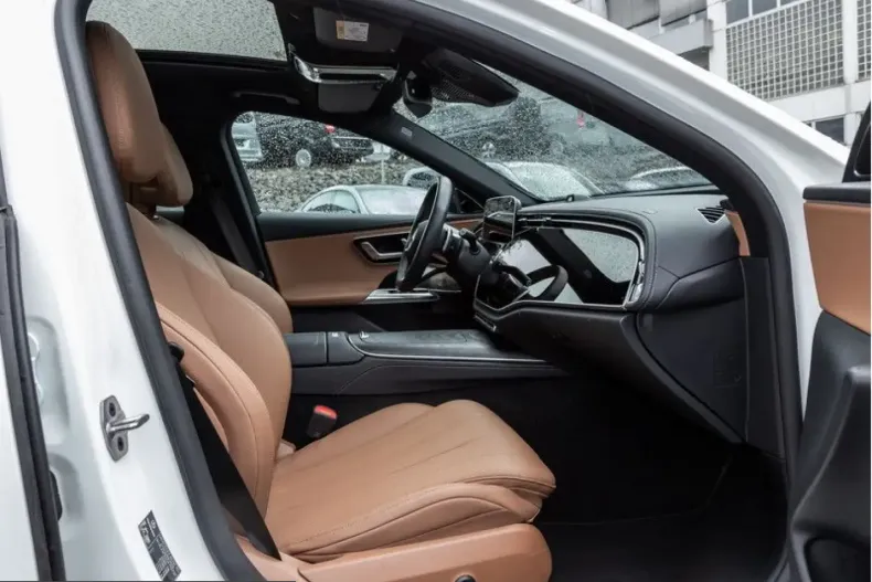 Mercedes-Benz E 220 (Clasa E) din 2025 cu 21.312 km - oferta MER249439 - foto 2