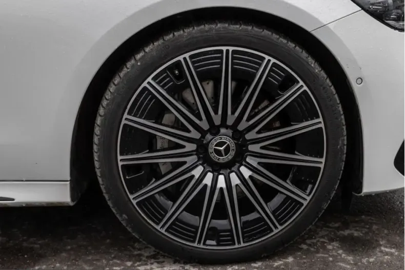 Mercedes-Benz E 220 (Clasa E) din 2025 cu 21.312 km - oferta MER249439 - foto 4