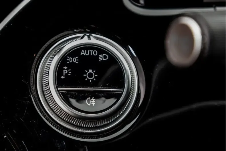Mercedes-Benz E 220 (Clasa E) din 2025 cu 21.312 km - oferta MER249439 - foto 18