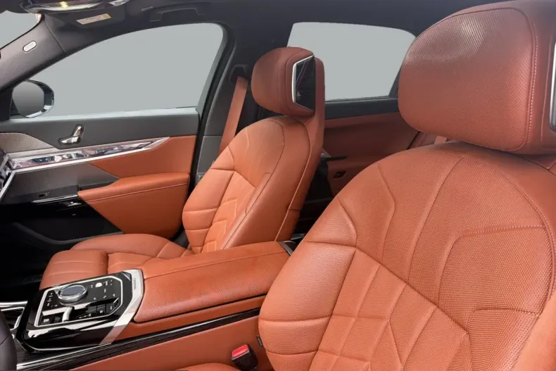BMW 750 (Seria 7) din 2025 cu 39.475 km - oferta BMW249440 - foto 16