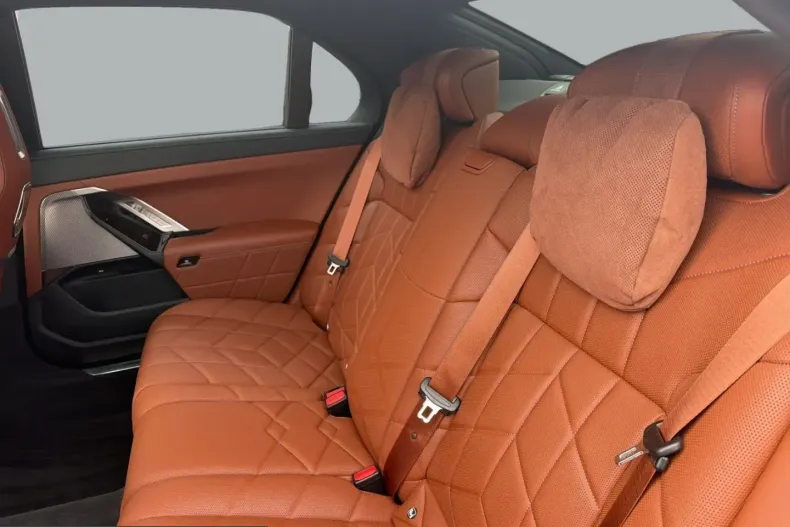 BMW 750 (Seria 7) din 2025 cu 39.475 km - oferta BMW249440 - foto 18