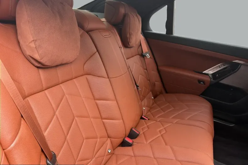 BMW 750 (Seria 7) din 2025 cu 39.475 km - oferta BMW249440 - foto 19