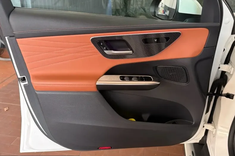 Mercedes-Benz GLC 300 (Clasa GLC) din 2023 cu 53.700 km - oferta MER249453 - foto 12