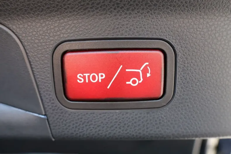 Mercedes-Benz GLC 300 (Clasa GLC) din 2023 cu 27.569 km - oferta MER249460 - foto 12