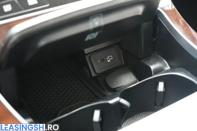 Mercedes-Benz E 400 (Clasa E) din 2023 cu 48.003 km - oferta MER249472 - foto 24