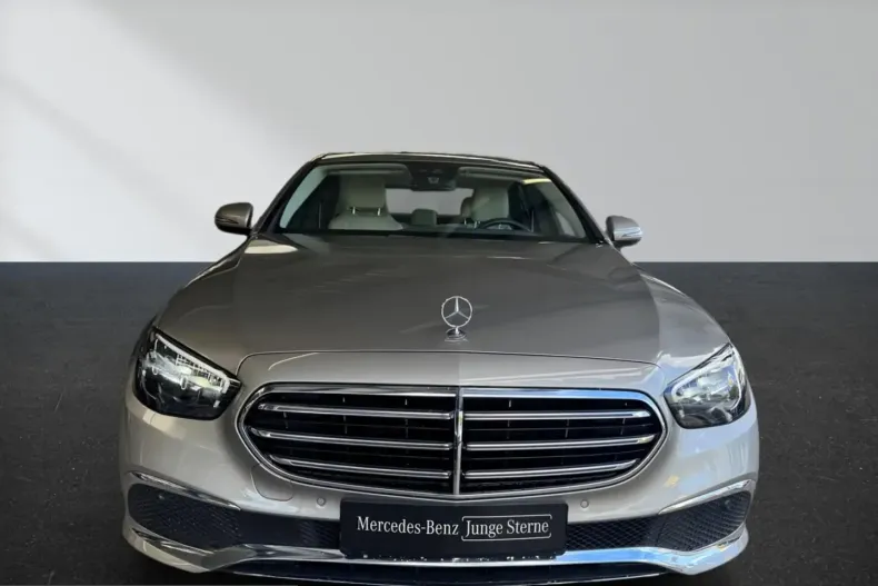 Mercedes-Benz E 300 (Clasa E) din 2022 cu 53.060 km - oferta MER249474 - foto 2