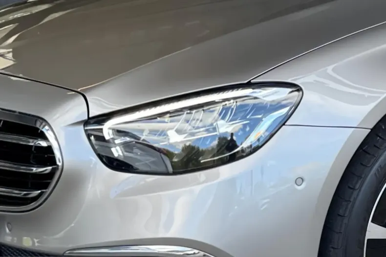 Mercedes-Benz E 300 (Clasa E) din 2022 cu 53.060 km - oferta MER249474 - foto 4