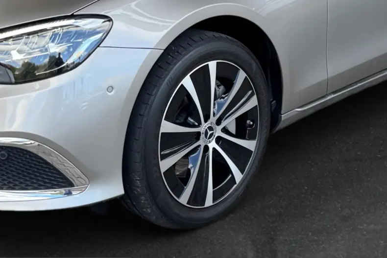 Mercedes-Benz E 300 (Clasa E) din 2022 cu 53.060 km - oferta MER249474 - foto 5