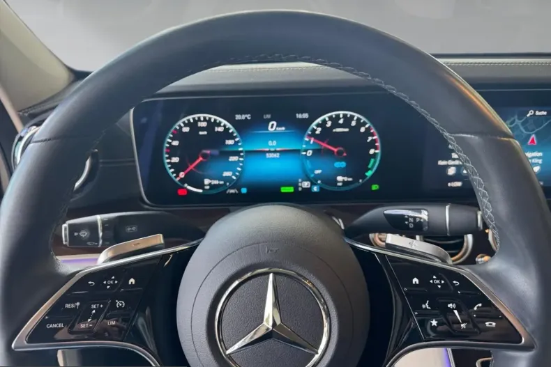 Mercedes-Benz E 300 (Clasa E) din 2022 cu 53.060 km - oferta MER249474 - foto 12