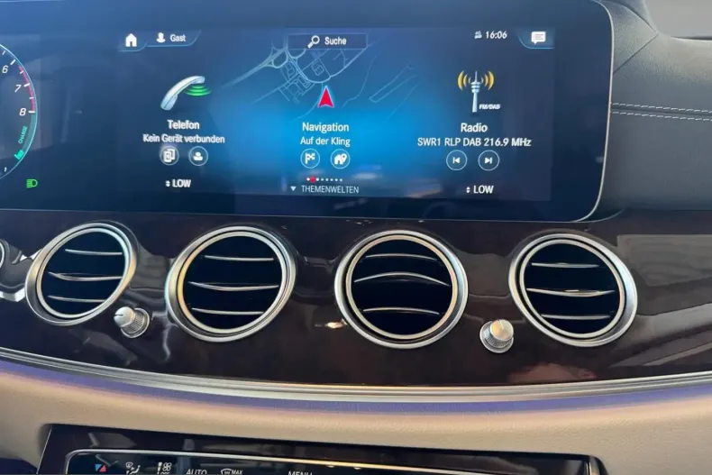 Mercedes-Benz E 300 (Clasa E) din 2022 cu 53.060 km - oferta MER249474 - foto 13