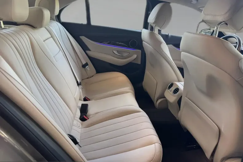 Mercedes-Benz E 300 (Clasa E) din 2022 cu 53.060 km - oferta MER249474 - foto 14