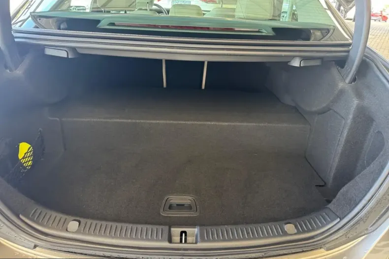 Mercedes-Benz E 300 (Clasa E) din 2022 cu 53.060 km - oferta MER249474 - foto 16
