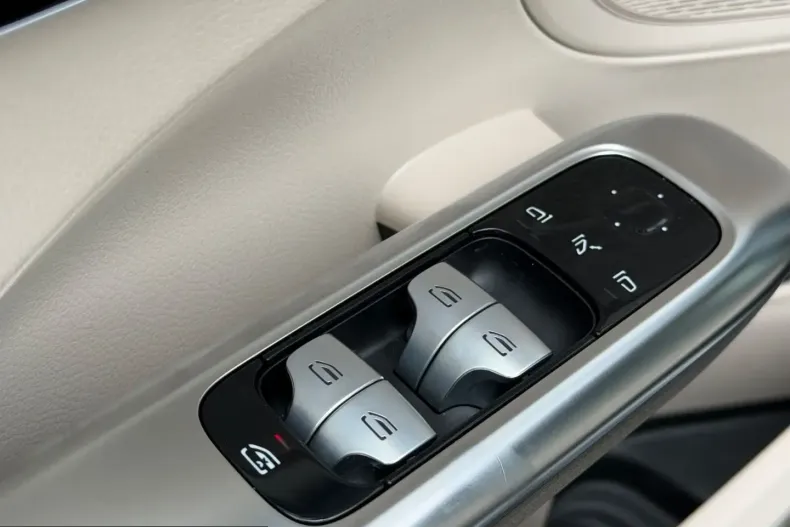 Mercedes-Benz C 200 (Clasa C) din 2023 cu 78.810 km - oferta MER249498 - foto 10