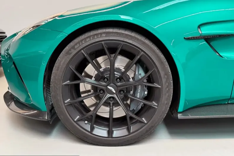 Aston Martin V8 Vantage din 2025 cu 2.477 km - oferta AST249519 - foto 11