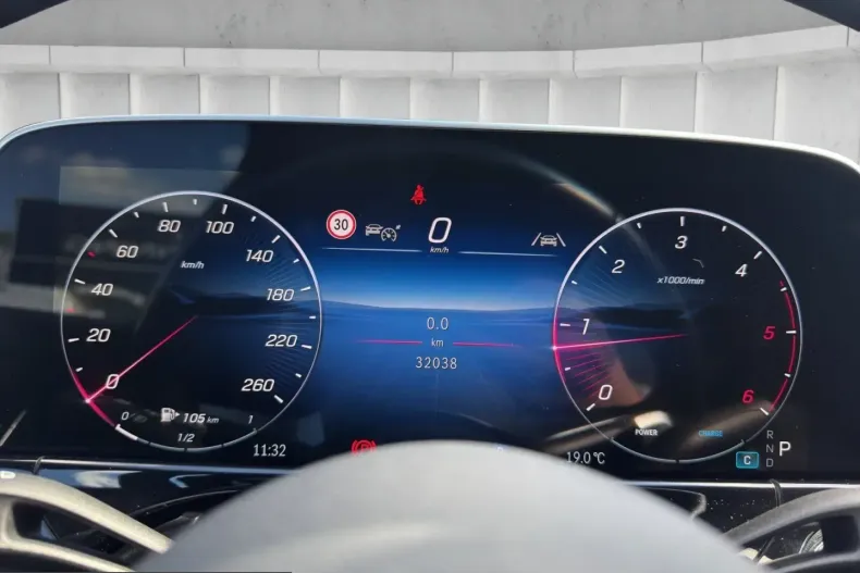 Mercedes-Benz E 220 (Clasa E) din 2025 cu 32.027 km - oferta MER249529 - foto 11
