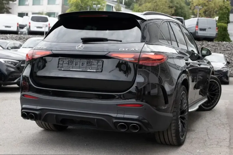 Mercedes-Benz GLC 43 AMG (Clasa GLC) din 2025 cu 12.380 km - oferta MER249541 - foto 4