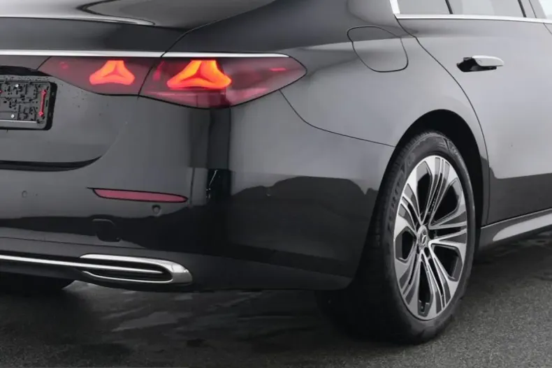 Mercedes-Benz E 220 (Clasa E) din 2025 cu 27.922 km - oferta MER249551 - foto 3