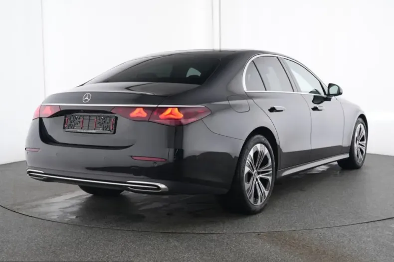 Mercedes-Benz E 220 (Clasa E) din 2025 cu 27.922 km - oferta MER249551 - foto 4