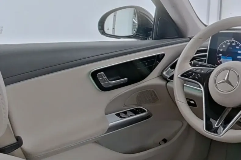 Mercedes-Benz E 220 (Clasa E) din 2025 cu 27.922 km - oferta MER249551 - foto 5
