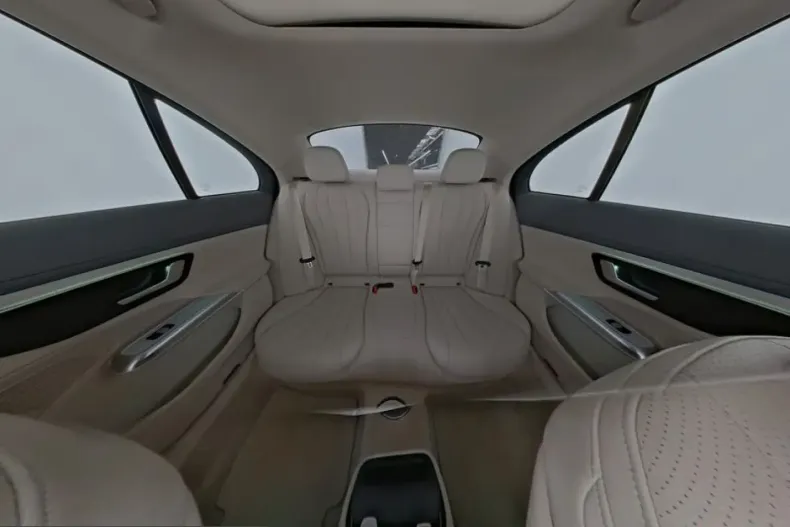 Mercedes-Benz E 220 (Clasa E) din 2025 cu 27.922 km - oferta MER249551 - foto 9