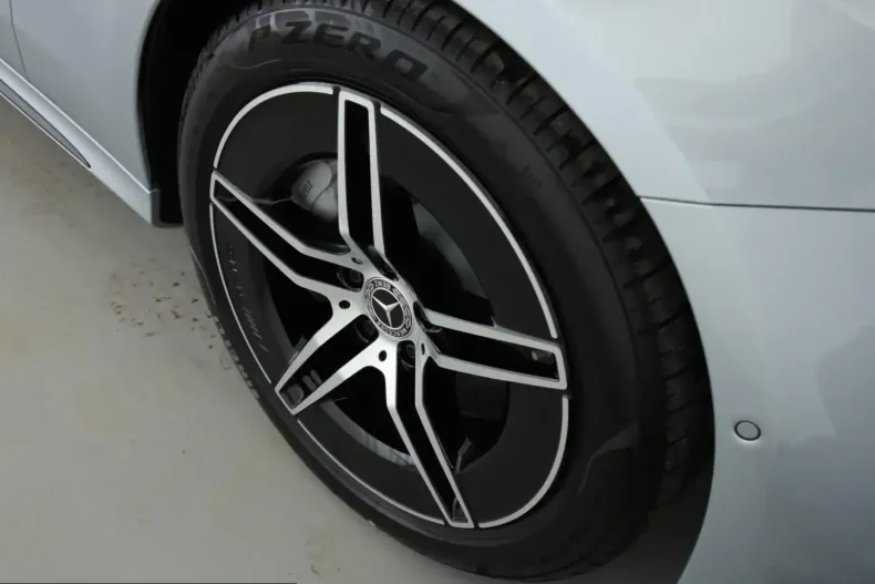 Mercedes-Benz E 220 (Clasa E) din 2025 cu 8.000 km - oferta MER249554 - foto 22