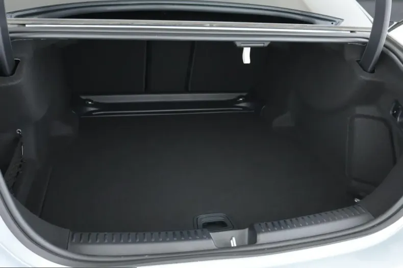 Mercedes-Benz E 220 (Clasa E) din 2025 cu 8.000 km - oferta MER249554 - foto 23