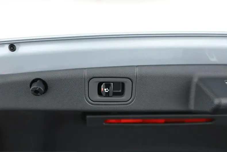 Mercedes-Benz E 220 (Clasa E) din 2025 cu 8.000 km - oferta MER249554 - foto 25
