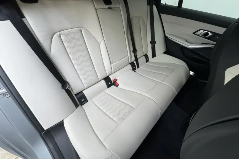 BMW M3 (Seria 3) din 2024 cu 34.190 km - oferta BMW249559 - foto 27