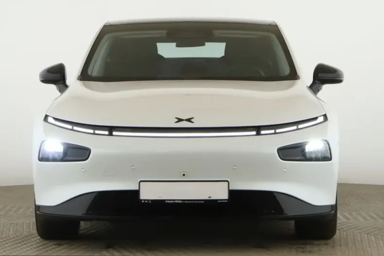 XPENG P7 din 2025 cu 16.436 km - oferta XPE249569 - foto 2