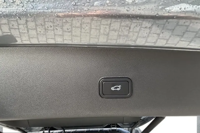 XPENG G9 din 2025 cu 19.807 km - oferta XPE249572 - foto 21